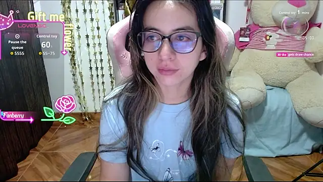Snapshot of Maggie_Fox3 chatting on September 21, 2025, 2:35 am Maggie Fox3 online show from September 21, 2025, 2:35 am