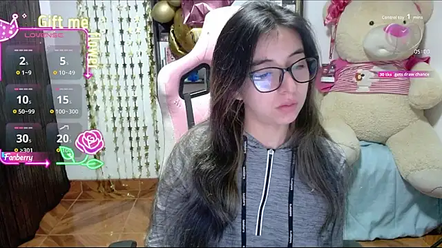 Snapshot of Maggie_Fox3 chatting on October 7, 2025, 1:36 am Maggie Fox3 online show from October 7, 2025, 1:36 am