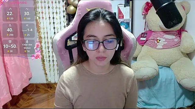 Snapshot of Maggie_Fox3 chatting on October 20, 2025, 12:00 am Maggie Fox3 online show from October 20, 2025, 12:00 am