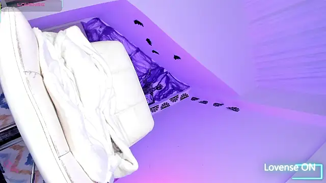 VictoriaVX online show from October 24, 2025, 12:01 pm