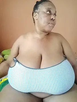 Snapshot of Lovelyboobs01 chatting on January 7, 2025, 1:14 pm Lovelyboobs01 online show from January 7, 2025, 1:14 pm