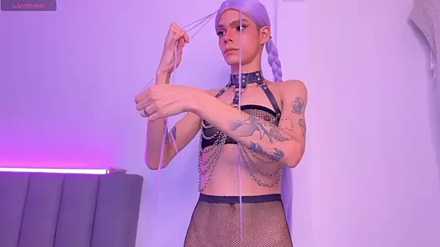 Varya Ferreira online show from December 6, 2024, 1:51 am