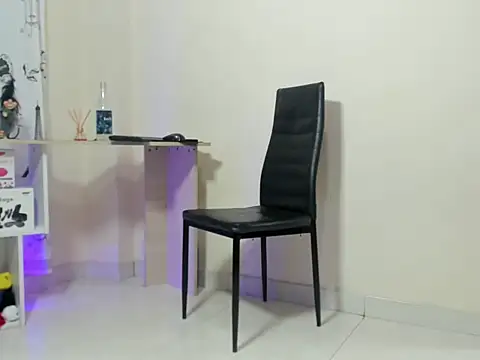 Snapshot of emely_garcia chatting on February 27, 2025, 10:20 pm emely garcia online show from February 27, 2025, 10:20 pm