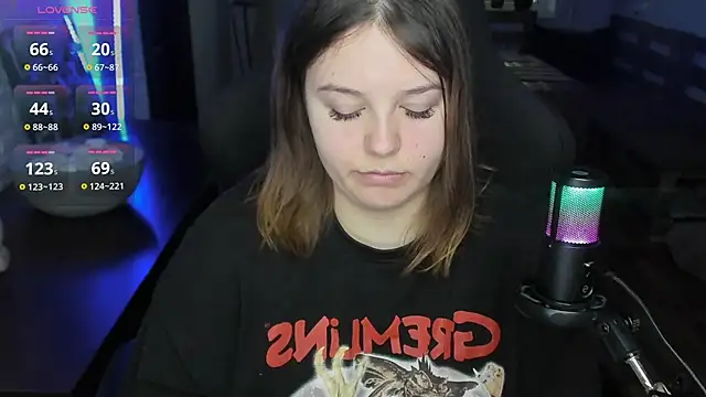 XNirvanaX online show from October 4, 2025, 5:38 am