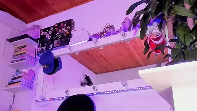  asscutebig  online show from February 7, 2026, 5:11 am