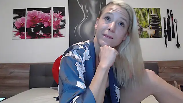 Naschkatze01 online show from October 11, 2025, 6:12 am