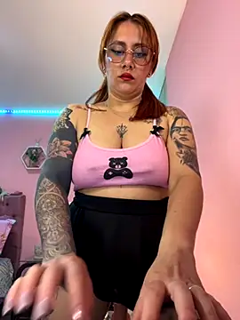 Luna Paris  online show from September 22, 2025, 2:08 pm