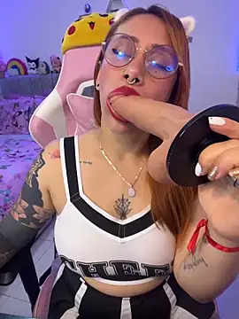 Luna Paris  online show from April 8, 2026, 2:39 pm