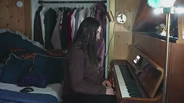 VanessaDoyle online show from April 14, 2026, 11:27 am