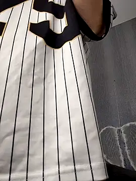 Amira Milker online show from February 15, 2025, 7:50 pm