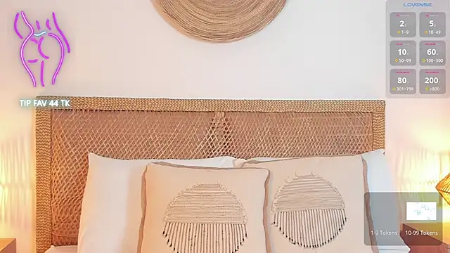 cloe 25 online show from October 10, 2025, 1:48 am