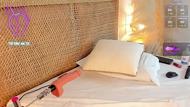 cloe 25 online show from October 25, 2025, 3:25 am