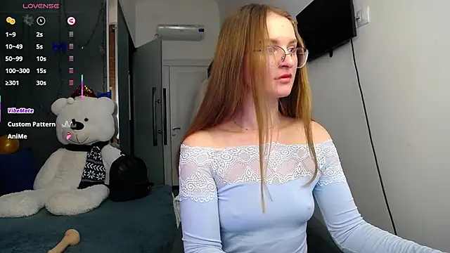 KateJonson online show from March 17, 2025, 4:11 pm