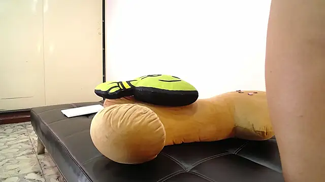 S Mia online show from October 25, 2025, 1:18 pm