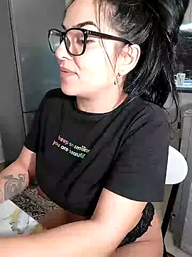 hot-babygirl online show from February 5, 2025, 1:04 am