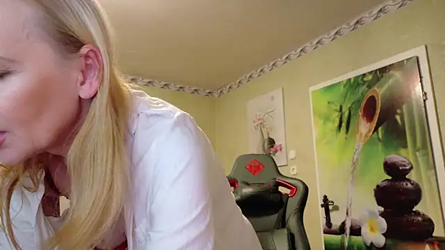 HotLana69 online show from October 16, 2025, 5:58 pm