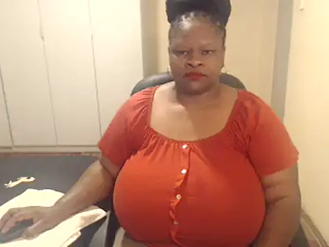 Snapshot of sweetnoziexx chatting on February 4, 2025, 5:21 am sweetnoziexx online show from February 4, 2025, 5:21 am