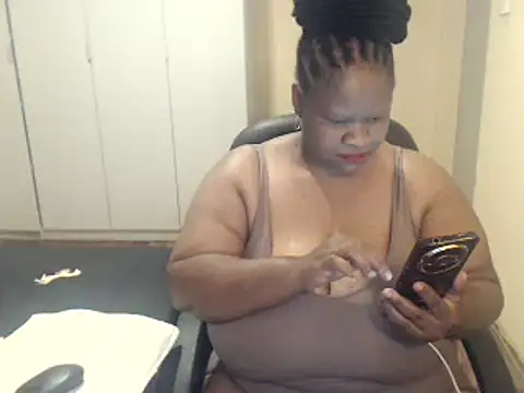 Snapshot of sweetnoziexx chatting on February 5, 2025, 6:02 am sweetnoziexx online show from February 5, 2025, 6:02 am