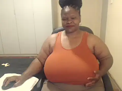 Snapshot of sweetnoziexx chatting on February 7, 2025, 5:31 am sweetnoziexx online show from February 7, 2025, 5:31 am