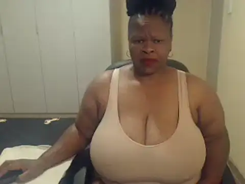 Snapshot of sweetnoziexx chatting on February 16, 2025, 4:20 am sweetnoziexx online show from February 16, 2025, 4:20 am