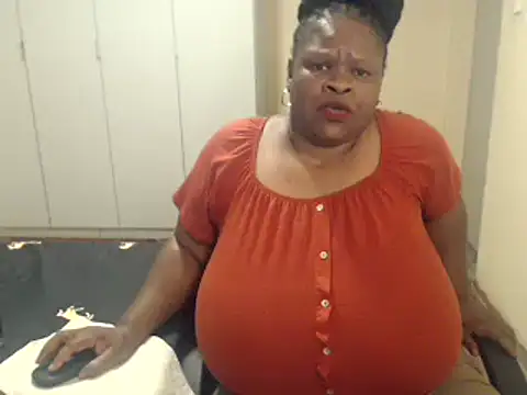 Snapshot of sweetnoziexx chatting on February 17, 2025, 3:31 pm sweetnoziexx online show from February 17, 2025, 3:31 pm