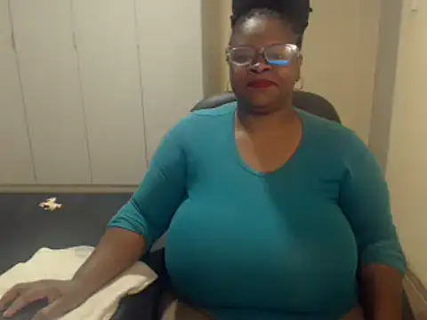 Snapshot of sweetnoziexx chatting on February 18, 2025, 5:31 am sweetnoziexx online show from February 18, 2025, 5:31 am