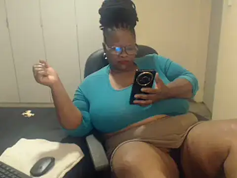 Snapshot of sweetnoziexx chatting on February 18, 2025, 8:38 am sweetnoziexx online show from February 18, 2025, 8:38 am