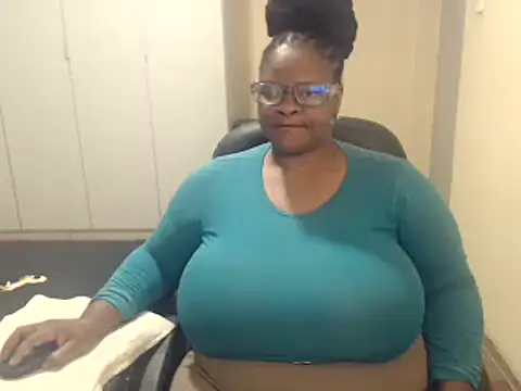 Snapshot of sweetnoziexx chatting on February 20, 2025, 5:33 am sweetnoziexx online show from February 20, 2025, 5:33 am