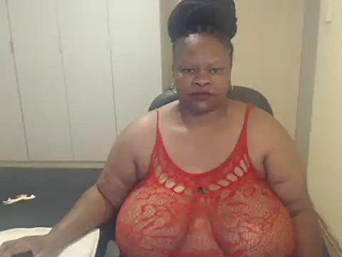 Snapshot of sweetnoziexx chatting on February 25, 2025, 10:37 am sweetnoziexx online show from February 25, 2025, 10:37 am