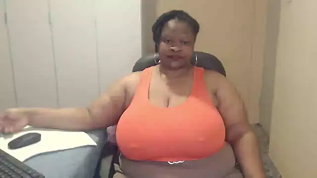 Snapshot of sweetnoziexx chatting on September 17, 2025, 5:31 am sweetnoziexx online show from September 17, 2025, 5:31 am