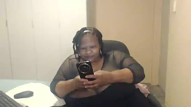 Snapshot of sweetnoziexx chatting on September 24, 2025, 3:37 pm sweetnoziexx online show from September 24, 2025, 3:37 pm