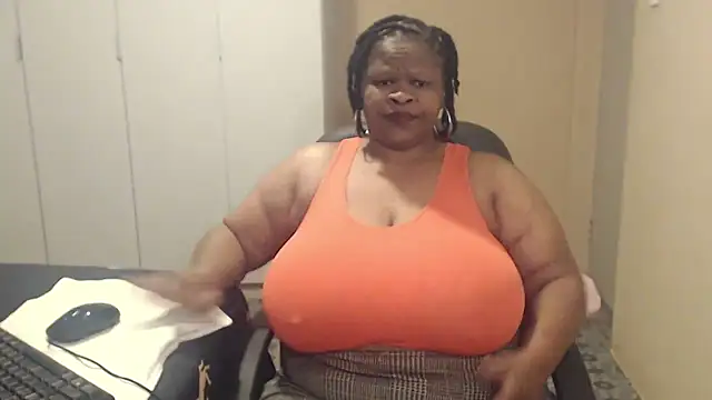 Snapshot of sweetnoziexx chatting on October 5, 2025, 3:38 am sweetnoziexx online show from October 5, 2025, 3:38 am