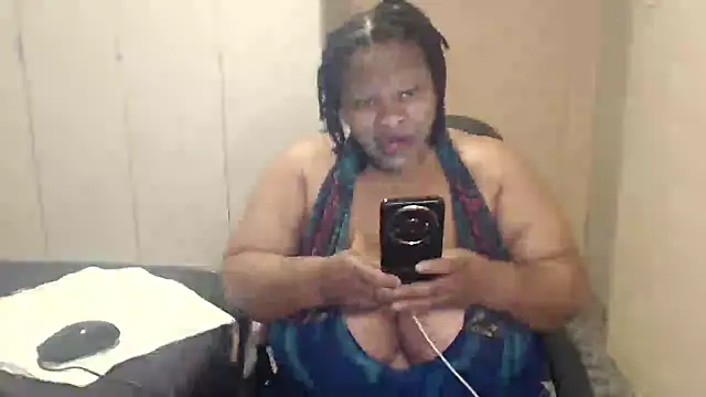 Snapshot of sweetnoziexx chatting on October 20, 2025, 6:36 am sweetnoziexx online show from October 20, 2025, 6:36 am