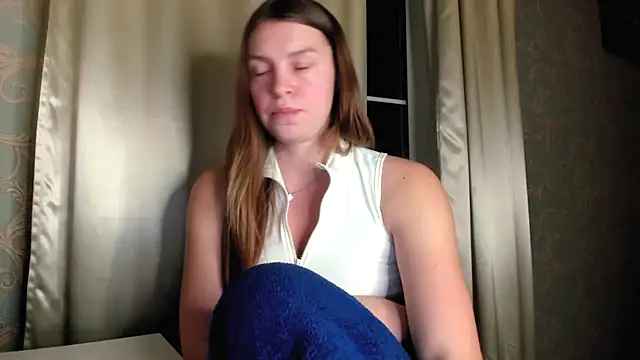 Snapshot of RubySkot chatting on December 9, 2024, 9:48 pm RubySkot online show from December 9, 2024, 9:48 pm