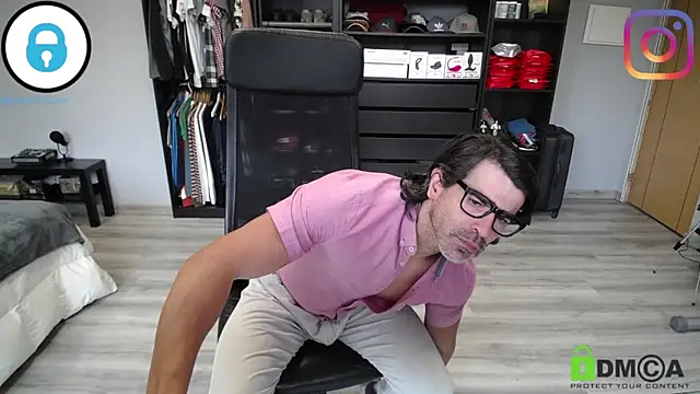 samricci21 online show from April 13, 2026, 12:10 pm