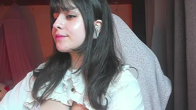 Snapshot of Renooh chatting on March 7, 2025, 2:46 am Renooh online show from March 7, 2025, 2:46 am