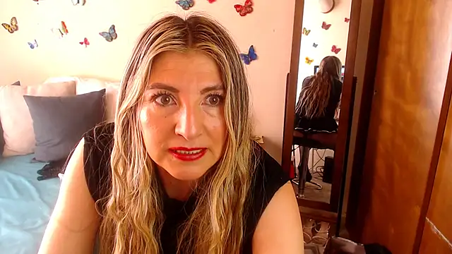 Jolie-Mature online show from October 15, 2025, 9:15 pm