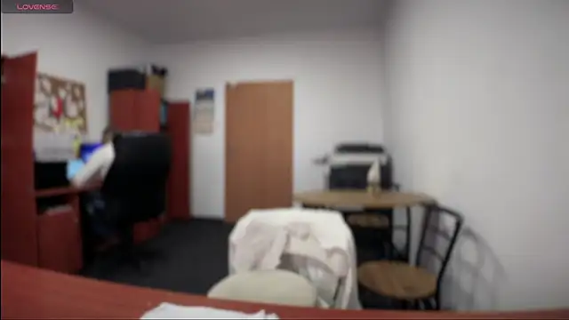 legsLONG online show from December 13, 2024, 7:47 am