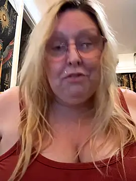 vixeneve online show from November 18, 2025, 8:02 pm