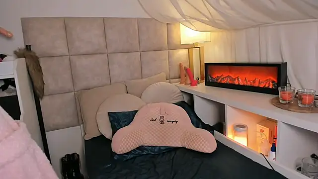 TatjanaTillers online show from February 15, 2026, 8:57 am