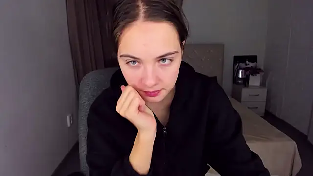 KristinaLoison online show from December 18, 2024, 4:06 pm