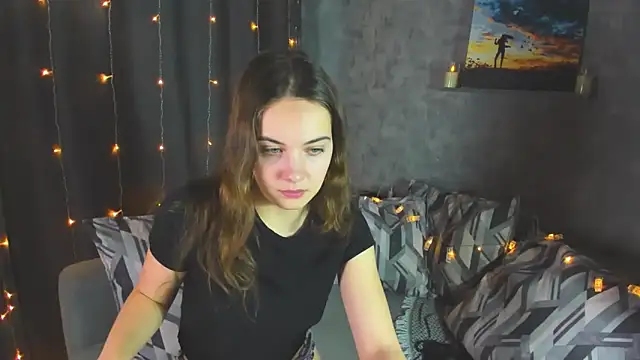 KristinaLoison online show from February 2, 2025, 5:48 pm