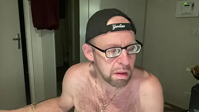 FABIOGLASSES online show from September 12, 2025, 12:55 am