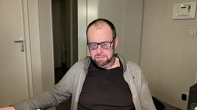 FABIOGLASSES online show from January 8, 2026, 8:44 pm