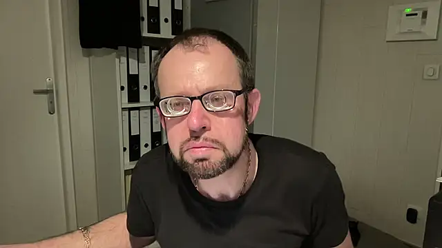 FABIOGLASSES online show from April 2, 2026, 10:29 pm