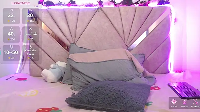 CheryBlossomm online show from October 7, 2025, 4:53 am