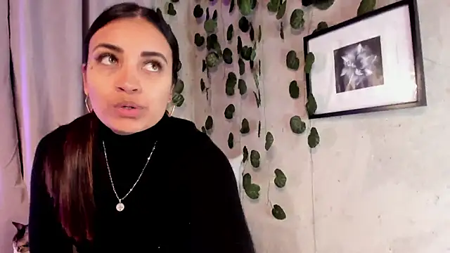 aisha es online show from February 25, 2025, 11:22 pm