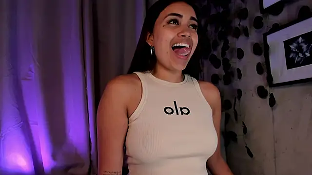 aisha es online show from February 28, 2025, 8:39 pm