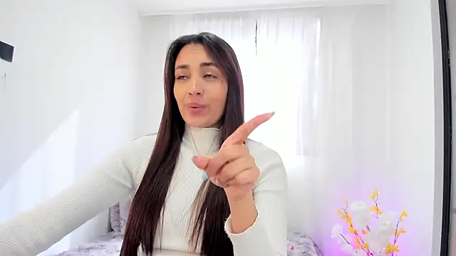 aisha es online show from September 30, 2025, 8:03 pm