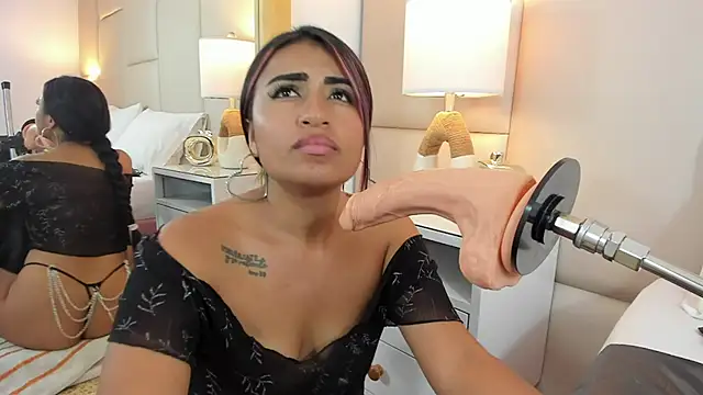 AntoniaRoss  online show from February 25, 2025, 8:30 pm